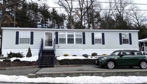 3 Stage Coach Cir, Londonderry, NH 03053-4407