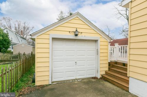 320 Chestnut St, Tavistock NJ 08033-1810 exterior