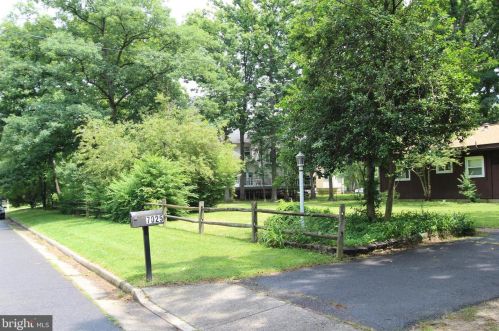 7025 Beverly Ln, Springfield VA  22150-3110 exterior