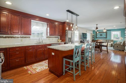 834 Edge Park Dr, Tavistock NJ 08033-1022 exterior