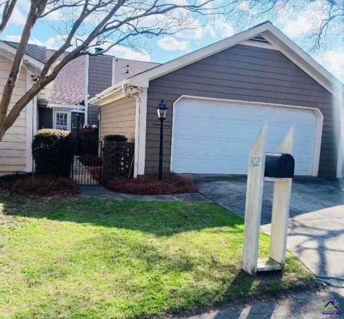 302 Williamsburg Ave, Warner Robins, GA 31088-5684