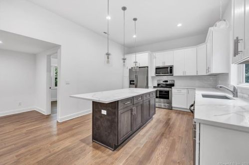 885 Main St, Upper Stepney CT  06468-2811 exterior