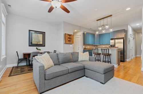 3724 Southport Ave, Chicago, IL 60613-3719