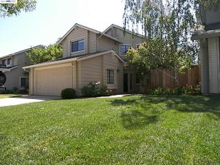 3662 Kamp Dr, Pleasanton, CA 94588-2634
