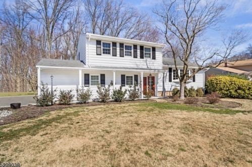 201 Dorset Dr, Clark, NJ 07066-3022