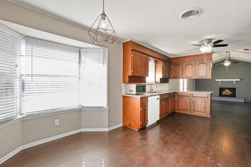 5625 Woodway Dr, Fort Worth TX  76133-2959 exterior