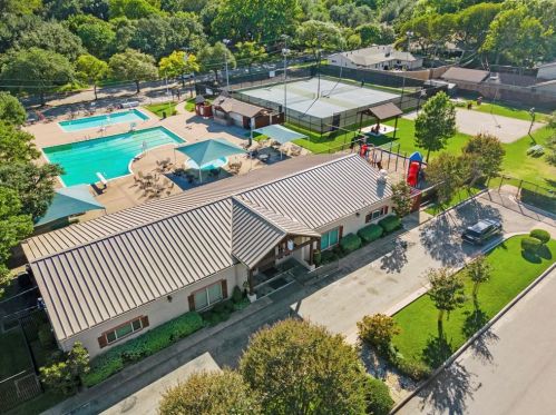 3314 Darbyshire Dr, Dallas TX  75229-5027 exterior