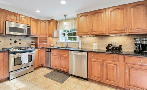 1180 Chamberlain Hill Rd, Middletown, CT 06457-5545