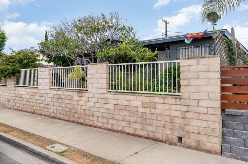 1421 Dubuque St, Oceanside, CA 92058-2612