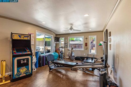 3144 Santa Paula Dr, Concord CA  94518-2821 exterior