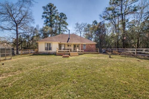 2433 Coachlight Ln, Conroe TX  exterior