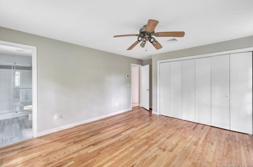 8 Captains Watch, Huntington CT  06484-5914 exterior