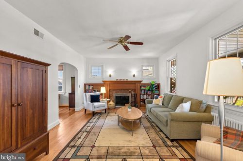 800 Easley St, Silver Spring MD 20910-4587 exterior