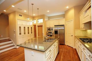 715 Reinerman St, Houston TX  77007-5236 exterior