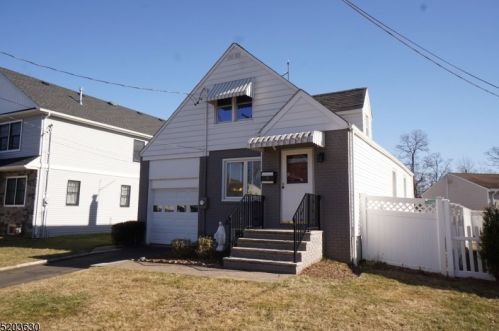 29 Florence Dr, Clark, NJ 07066-1235