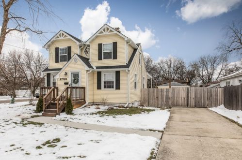 1790 Webster Ln, Des Plaines, IL 60018-2061