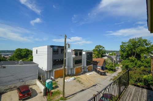 206 Hastings St, Cincinnati OH 45219-1420 exterior