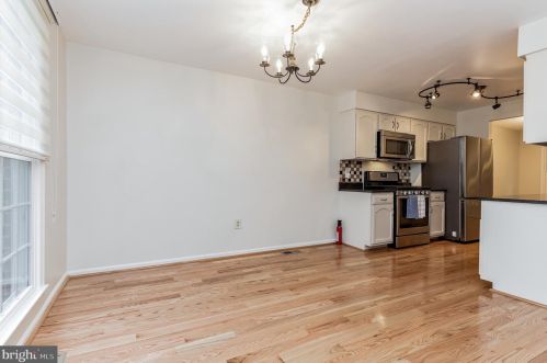 3710 Mount Airey Ln, Annandale, VA 22003-1550