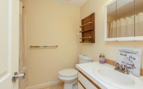 935 Fox Hollow Dr, Hudson NH  03051-4888 exterior