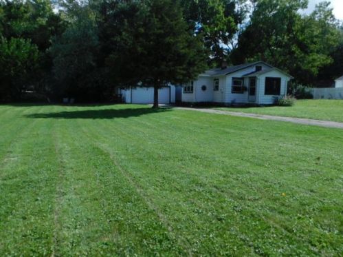 2218 Forest View Rd, Rockford, IL 61108-7921