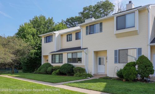257 Clubhouse Dr, Middletown NJ  07748-1324 exterior
