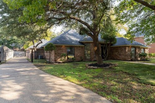 6720 Savannah Ln, Fort Worth, TX 76132-3728