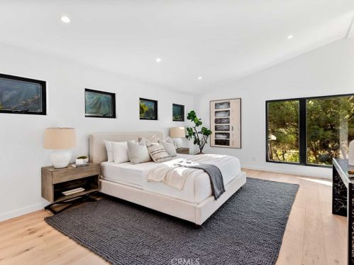 17252 Escalon Dr, Van Nuys CA  91436-4032 exterior
