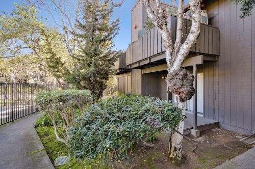 50 Middlefield Rd, Mountain View CA  94043-3802 exterior