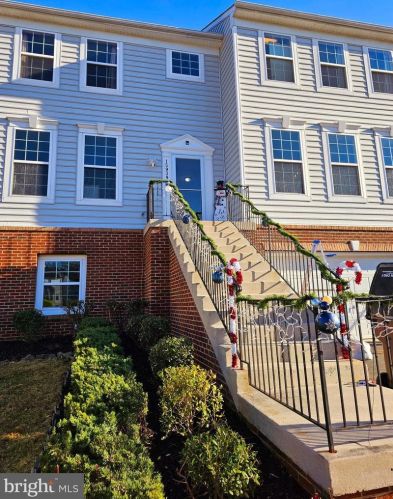 15939 Eagle Feather Dr, Woodbridge, VA 22191-6112