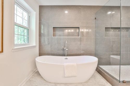3911 Edenton Ct, Atlanta GA  30319-1883 exterior