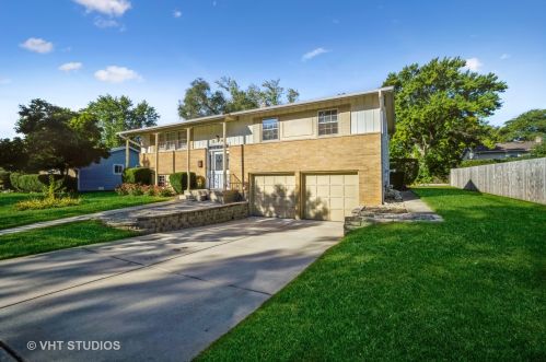 546 Robinson Dr, Palatine, IL 60074-7221