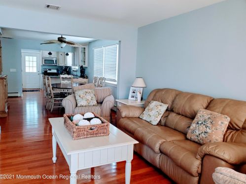 110 Bryn Mawr Ave, Lavallette NJ  08735-2006 exterior