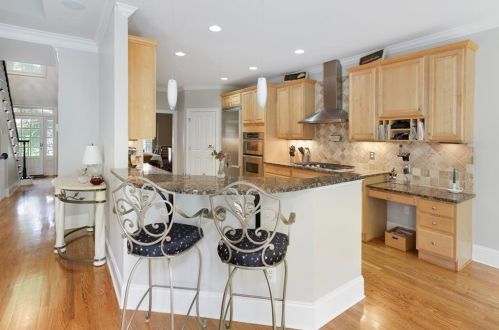 2527 Brookline Cir, Atlanta GA  30319-3690 exterior