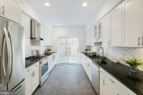 1828 12 St, Philadelphia PA 19147-4532 exterior