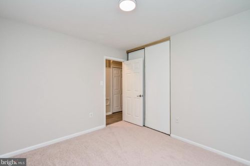 5074 Queens Wood Dr, Springfield VA  22015-1530 exterior