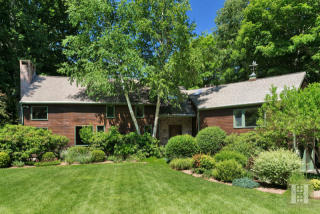 26 Godfrey Rd, Weston, CT 06883-1338