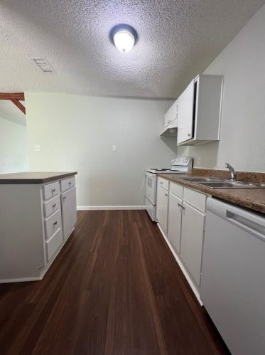 1422 Bob White Dr, Garland TX  75040-8214 exterior