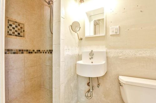 500 Brookfield Dr, Atlanta GA  30342-2709 exterior