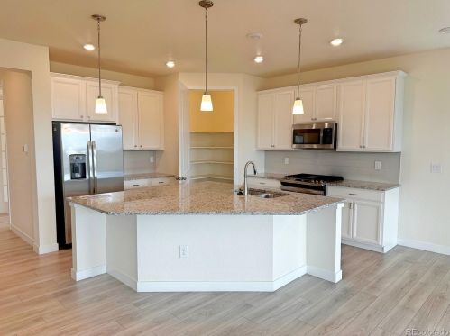 8870 Ukraine Ct, Denver CO  80016 exterior