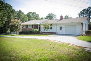 125 Hulsey Dr, Greenwood, SC 29646-9223