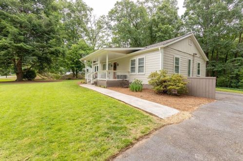 704 Sylvan Dr, Marietta, GA 30066-5356