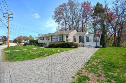 82 Superior View Blvd, Providence, RI 02911-2928