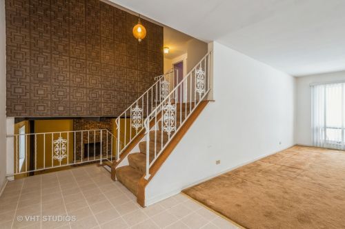 1111 Greenbrier Ct, Arlington Hts, IL 60004-2917