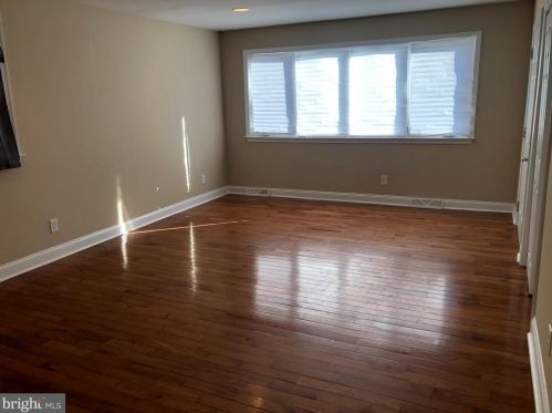 12 Essex Ave, Erial, NJ 08081-1210