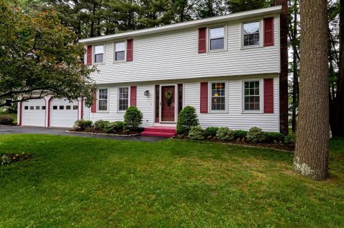 8 Candia St, Nashua, NH 03063-1150