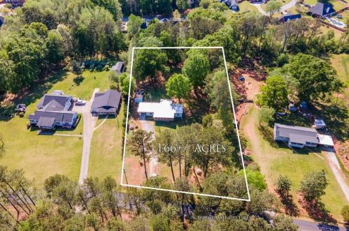 60 Roberts Rd, Porterdale, GA 30016-4169