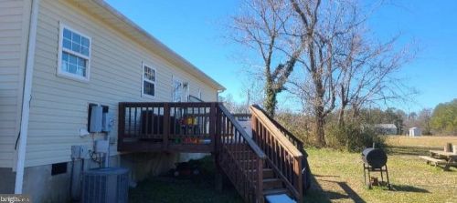 51 Kings Orchard Ln, Montross, VA 22520-4022