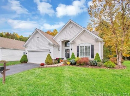 31 Wadsworth Ln, Wallingford, CT 06492-2876