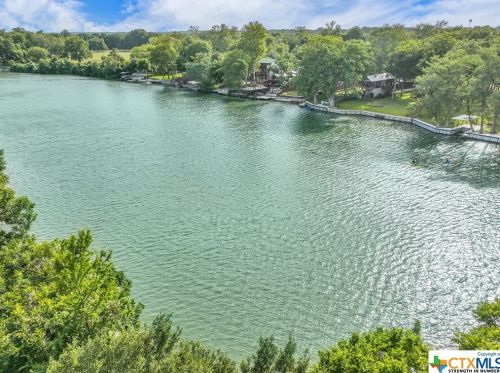 332 Mdw Lk Dr, Seguin TX 78155-9206 exterior