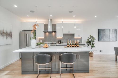 260 Girard St, San Francisco CA 94134-2110 exterior